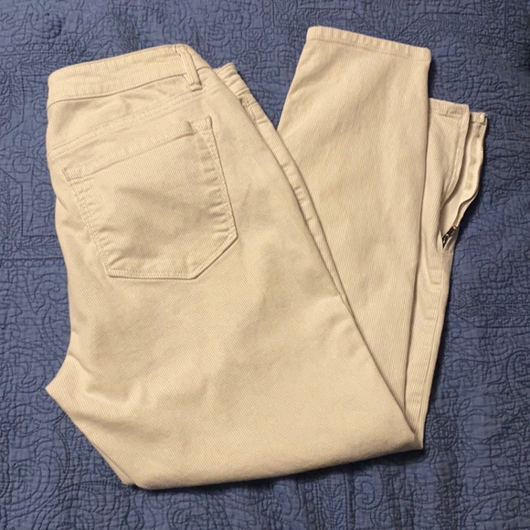 Ann Taylor White Capris Size 29 (8) - Picture 2 of 2